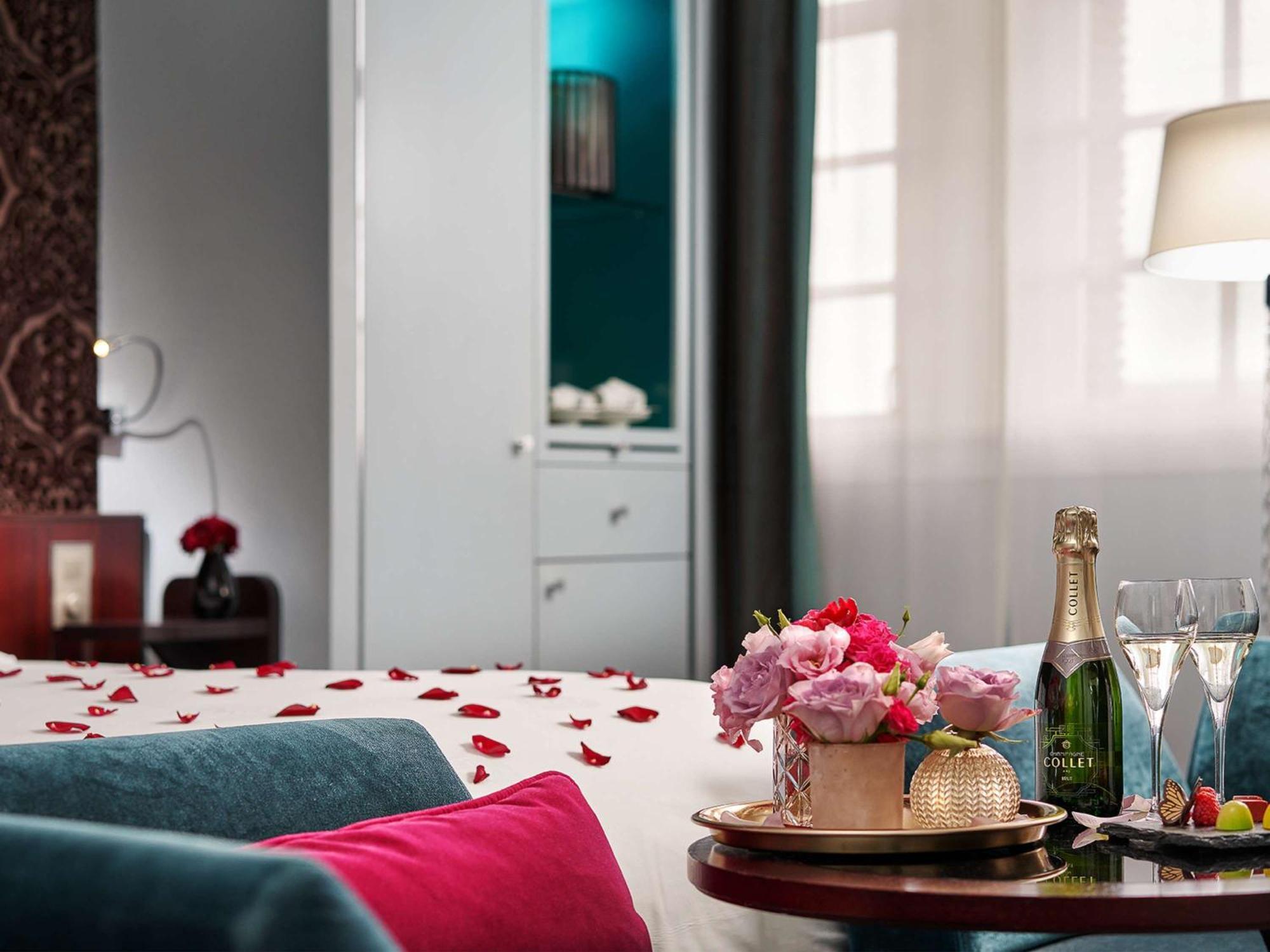 Sofitel Legend The Grand Amsterdam Hotel Екстериор снимка A bedroom at the hotel