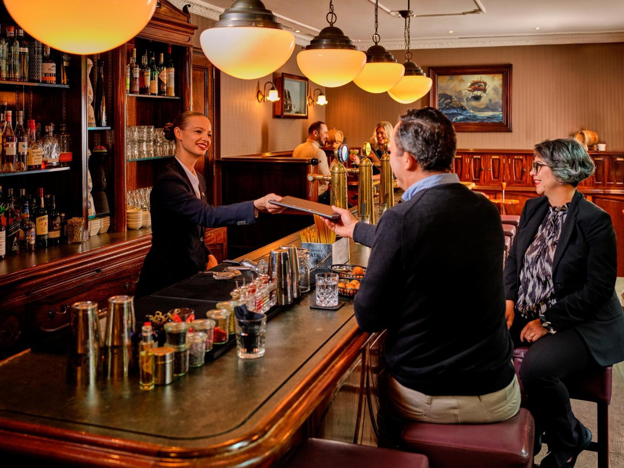 Sofitel Legend The Grand Amsterdam Hotel Екстериор снимка The bar at the hotel
