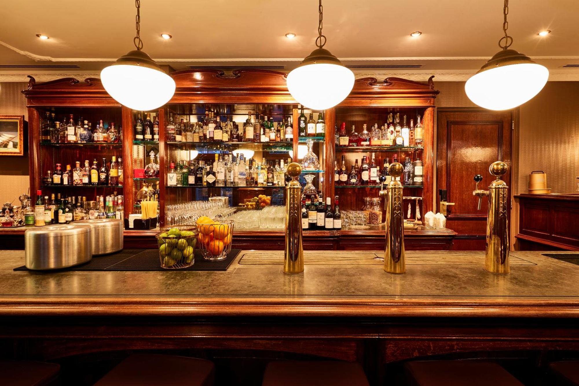 Sofitel Legend The Grand Amsterdam Hotel Екстериор снимка The bar at the Savoy