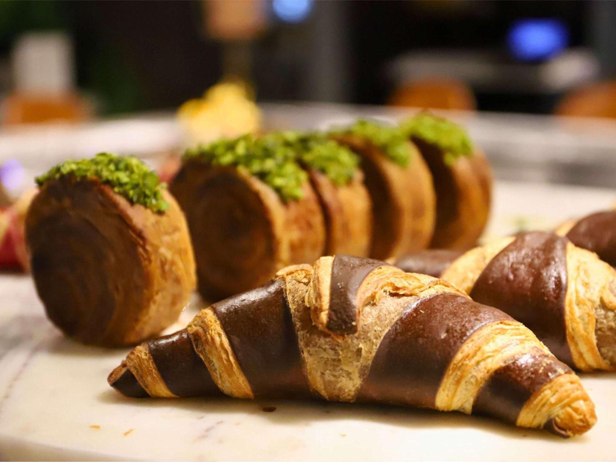 Sofitel Legend The Grand Amsterdam Hotel Екстериор снимка Chocolate croissants