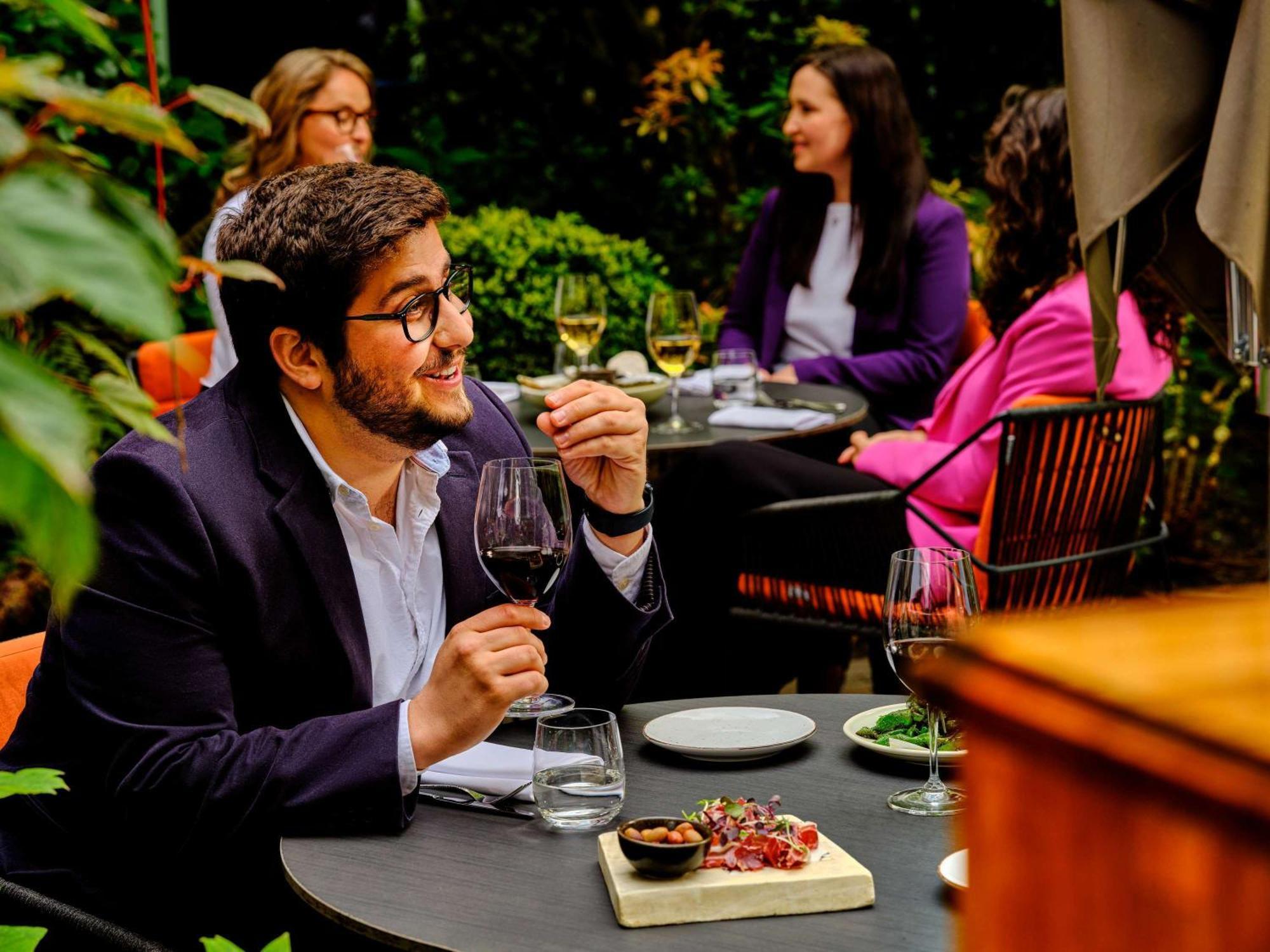 Sofitel Legend The Grand Amsterdam Hotel Екстериор снимка Wine tasting at the Wine & Culinary Institute